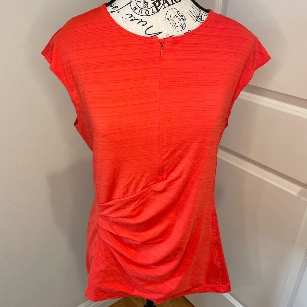 Athleta Cycling Size Large Orange/Tangerine Color Top